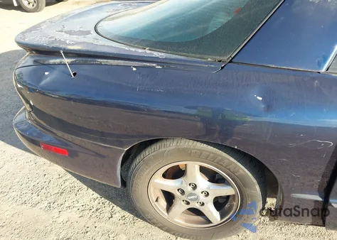 2001 Pontiac Firebird z USA, uszkodzony, nr VIN 2G2FS22K512139575